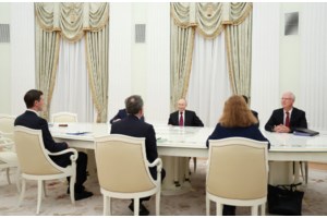 Στρατιωτικά drones πλησίασαν το αεροσκάφος του Ζελένσκι κατά την άφιξή του στην Ιρλανδία - εικόνα 3