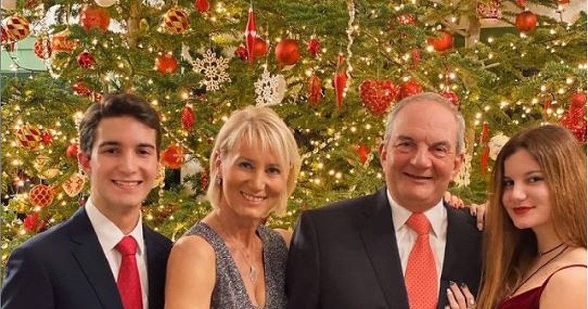 Νατάσα Παζαΐτη: Με κρουαζέ sequin dress στο ρεβεγιόν της Πρωτοχρονιάς - Η glam εμφάνιση - εικόνα 2