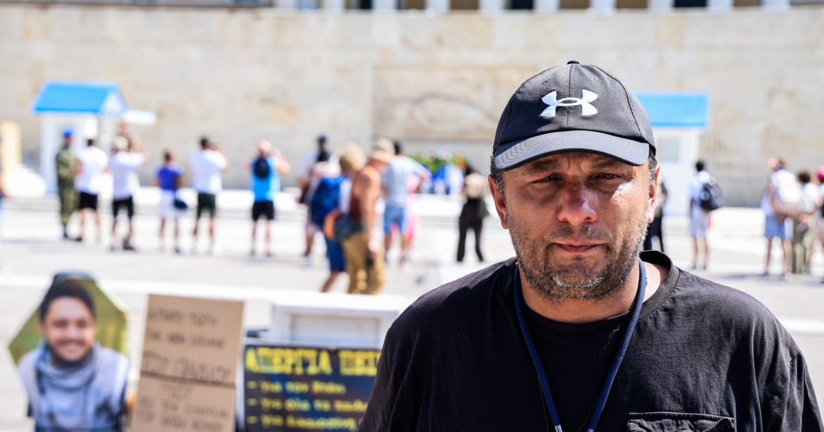 Τέμπη: Εξώδικο Καρυστιανού - Ρούτσι σε Μητσοτάκη, Κακλαμάνη και Δικαιοσύνη για την άδεια εκταφής του 22χρονου Ντενίς