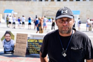 Τέμπη: Εξώδικο Καρυστιανού - Ρούτσι σε Μητσοτάκη, Κακλαμάνη και Δικαιοσύνη για την άδεια εκταφής του 22χρονου Ντενίς