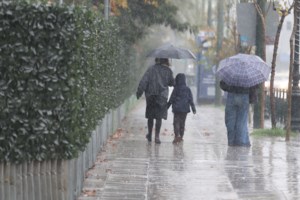 Καιρός: Με βροχές το χριστουγεννιάτικο ρεβεγιόν - Τι να περιμένουμε παραμονή και ανήμερα Πρωτοχρονιάς