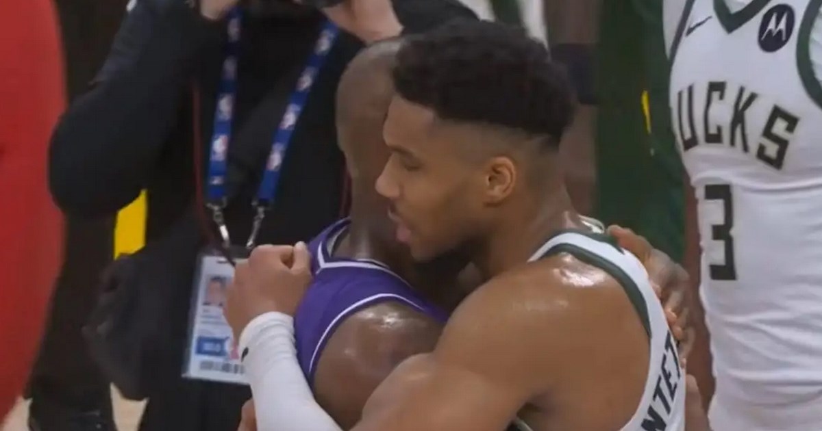 "Βόμβα" Αντετοκούνμπο: Δεν ξέρω αν θα τελειώσω τη σεζόν στους Μπακς - "Το βλέπω μέρα με τη μέρα"