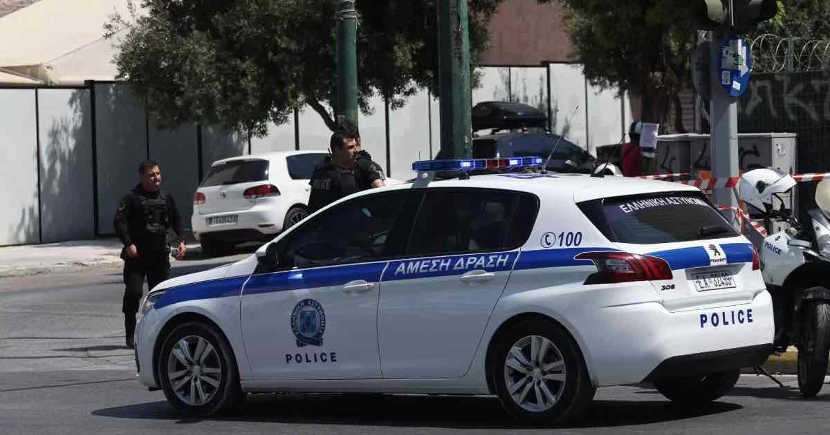 Βίντεο  -ντοκουμέντο: Πάνοπλοι αστυνομικοί σπάνε την πόρτα σε κρυσφύγετο της επικίνδυνης σπείρας που ρήμαζε σπίτια - εικόνα 5