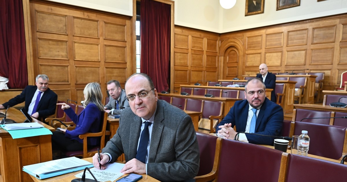 Μακάριος Λαζαρίδης: Τα πρώτα σχόλια της αντιπολίτευσης για την παραίτηση του -  