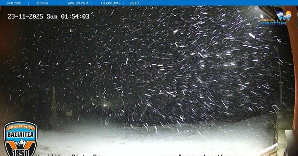 Έπεσαν τα πρώτα χιόνια στον Παρνασσό: Μαγευτικές εικόνες από drone [βίντεο]