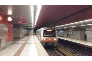 Αναστάτωση στο μετρό: Άνδρας επιτέθηκε σε Γερμανό τουρίστα - Ακινητοποιήθηκε ο συρμός