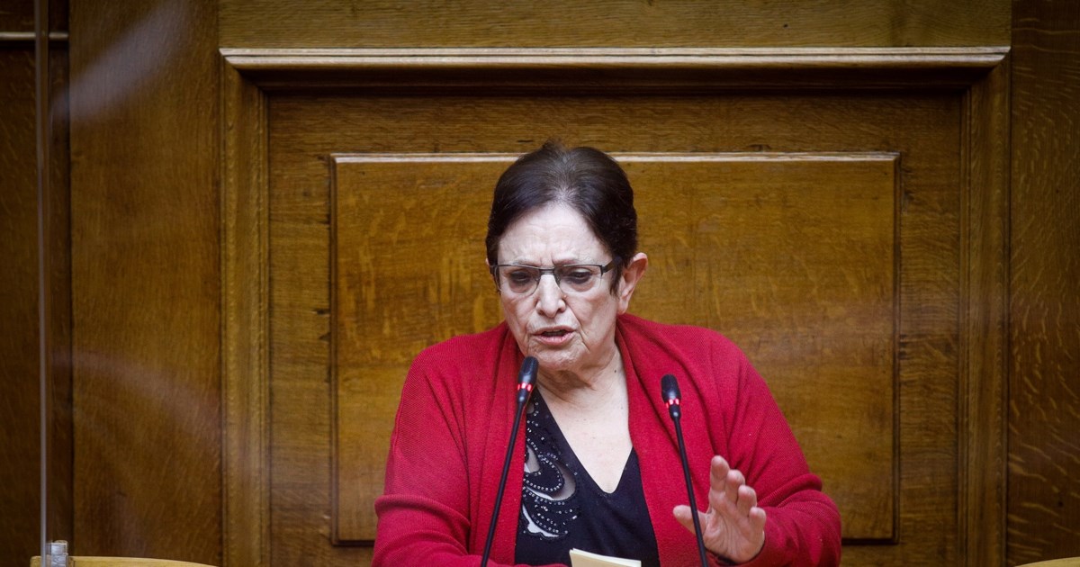 Κεράκια στον Περισσό: Η έκπληξη των στελεχών του ΚΚΕ στην Αλέκα Παπαρήγα για τα 80α γενέθλιά της