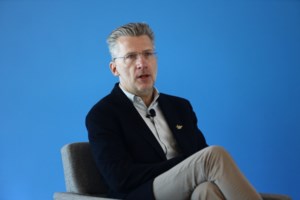 Ο Σαλμάς ξαναχτυπά: Ρίχνει ευθύνες σε Θεοδωρικάκο για τη νοθεία στα καύσιμα μέσω επίκαιρης ερώτησης