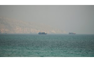 Νέο θρίλερ με τα Στενά του Ορμούζ: "Είναι ανοιχτά" λέει ο Τραμπ, "αδύνατη η διέλευση" αντικρούει η Τεχεράνη