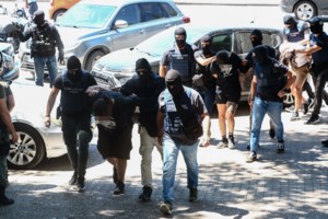 Δολοφονική επίθεση Νέστορα: Το μοιραίο λάθος των εμπρηστών - "Φύλλο και φτερό" δύο κινητά και η ομπρέλα "καμουφλάζ" - εικόνα 2