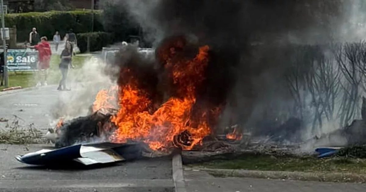 Λεωφορείο έπεσε σε γέφυρα στο Μάντσεστερ - 15 τραυματίες - Σοκαριστικό βίντεο από την σύγκρουση [εικόνες]