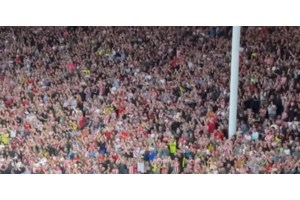 Συγκίνηση: Οι παίχτες της Εθνικής δίνουν στην οικογένεια του Μπάλντοκ το πριμ του Nations League