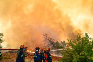 Υψηλός κίνδυνος πυρκαγιάς στην Αθήνα: Σε αυξημένη ετοιμότητα ο δήμος - Κλείνει ο Λόφος Φινόπουλου