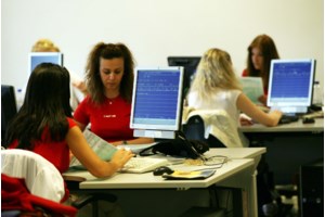 Ο Χατζηδάκης τα βάζει με τους λογιστές για τα "λάθη" στις φορολογικές δηλώσεις: Μήπως φοβήθηκαν ότι θα χάσουν πελατεία;