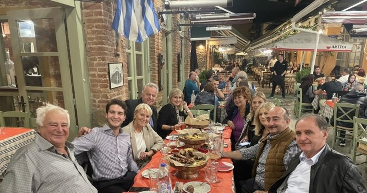 Νατάσα Παζαΐτη: Στο χωριό της στα Τρίκαλα μαζί με τον γιο της - Ξεναγήθηκαν στο Μουσείο Τσιτσάνη [εικόνες]