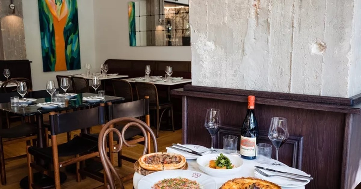 Στη σκιά του νέου 