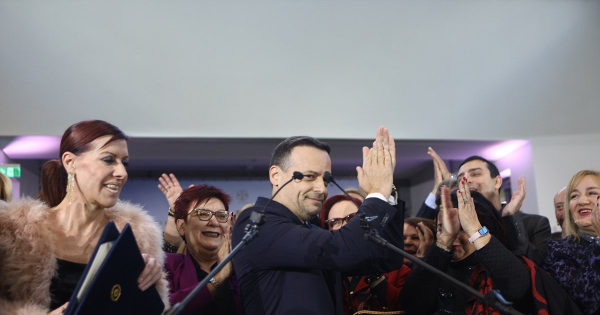 Χάρης Δούκας: Με την 28χρονη σύντροφό του στο πλευρό του ο νέος δήμαρχος Αθηναίων στην ορκωμοσία του