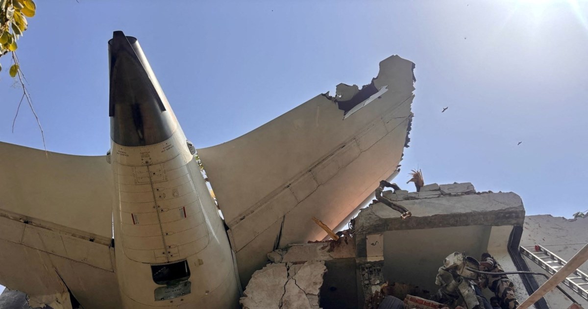 Θαύμα στα συντρίμμια: Αυτός είναι ο μοναδικός επιζών επιβάτης της αεροπορικής τραγωδίας στην Ινδία - Πώς σώθηκε [βίντεο] - εικόνα 6