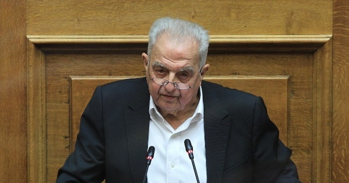 Boυλή: Ενός λεπτού σιγή στη μνήμη του Αλέκου Φλαμπουράρη
