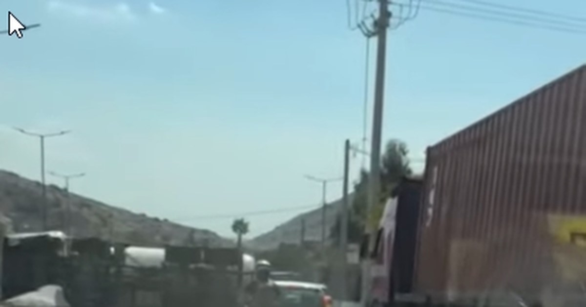 Εκκενώνεται η δομή του Σχιστού - Διαρροή από την ανατροπή του βυτιοφόρου που μετέφερε υγραέριο