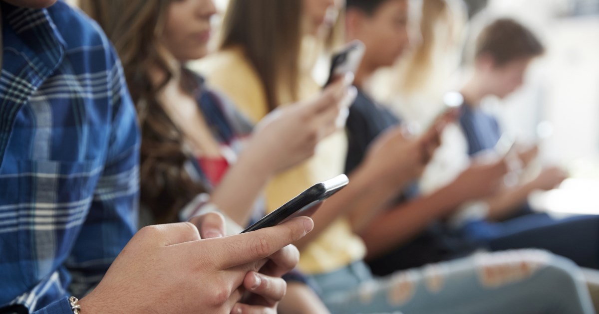 Εορταστική συνάντηση Μητσοτάκη με τους βουλευτές to Know us better και για τις ευχές των Χριστουγέννων- Selfie, κρασί και τσικουδιές - εικόνα 46