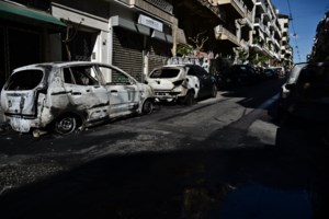 Νέα κόντρα Δούκα - Μπακογιάννη για τα επεισόδια στα Εξάρχεια και τα έργα στον λόφο του Στρέφη