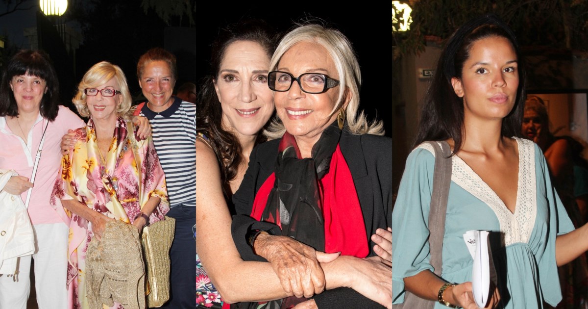 Νόνικα Γαληνέα: Συντετριμμένες οι κόρες της ηθοποιού στην κηδεία- Κρατούσαν η μία την άλλη, πίσω από το φέρετρο [εικόνες]