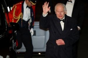 "Είμαι ακόμα ζωντανός": Η αφοπλιστική απάντηση του βασιλιά Καρόλου που έκανε χιούμορ για την υγεία του - εικόνα 2