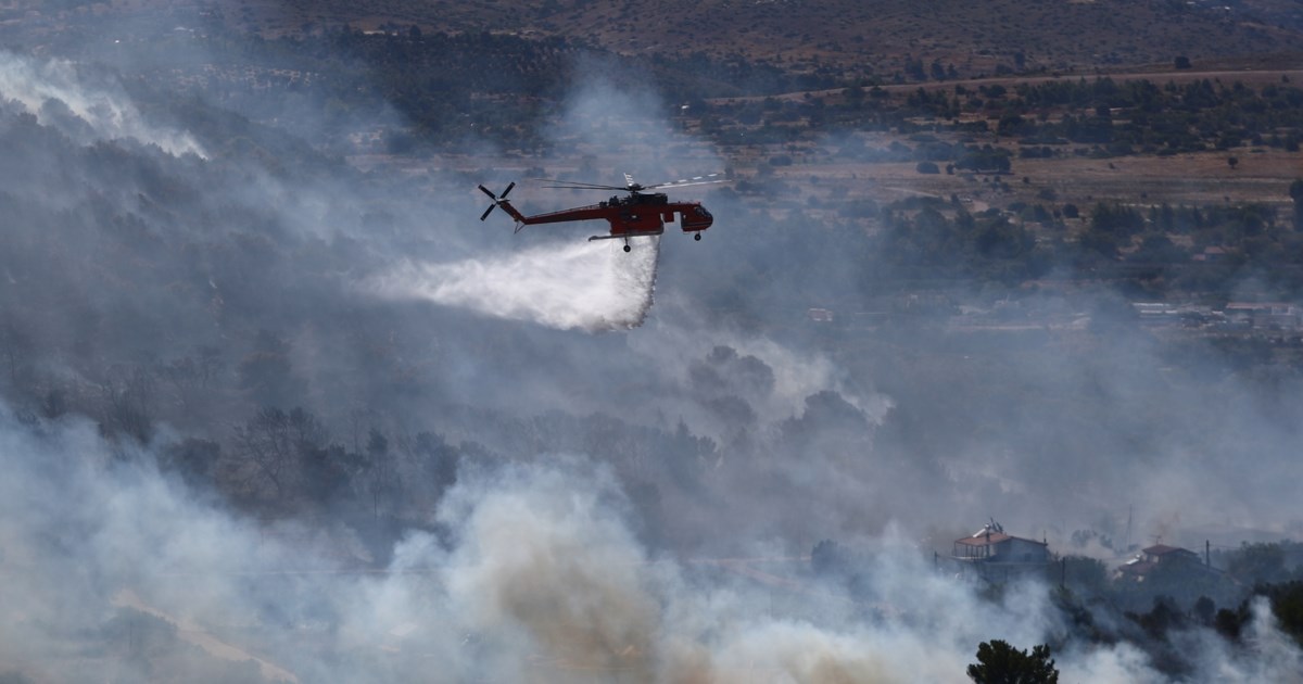 Φωτιά σε Ραφήνα - Πικέρμι: Οι πρώτες εικόνες από καμένα σπίτια μετά το καταστροφικό πέρασμα της πυρκαγιάς - εικόνα 5