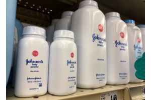 Χιλιάδες αγωγές κατά της Johnson & Johnson για το διάσημο ταλκ για μωρά: Η εταιρεία γνώριζε για τις καρκινογόνες ουσίες
