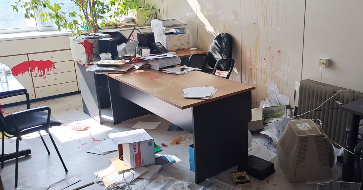 "Θα σε σκοτώσουμε": Εισαγγελική έρευνα για την επίθεση στον πρόεδρο του τμήματος Μαθηματικών του ΕΚΠΑ από κουκουλοφόρους - εικόνα 2