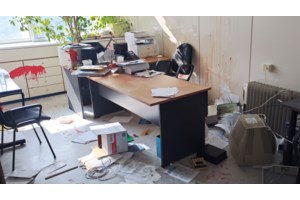 "Θα σε σκοτώσουμε": Εισαγγελική έρευνα για την επίθεση στον πρόεδρο του τμήματος Μαθηματικών του ΕΚΠΑ από κουκουλοφόρους - εικόνα 2