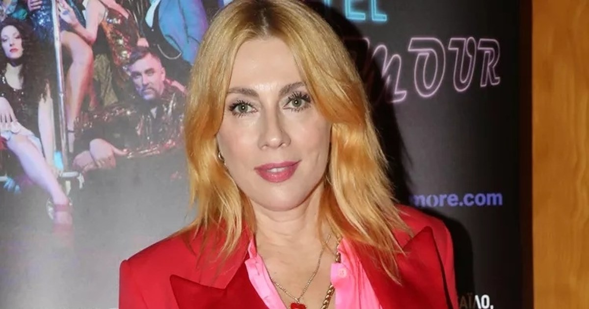 Η Σμαράγδα Καρύδη χαλαρώνει στη Διονυσίου Αρεοπαγείτου αγκαλιά με τον Γιάννη της