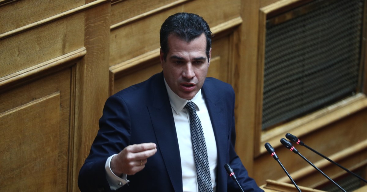 Ο Βελόπουλος υπερψηφίζει την τροπολογία Πλεύρη: "Να βομβαρδίσουμε τα δουλεμπορικά σκάφη στο λιμάνι της Λιβύης"