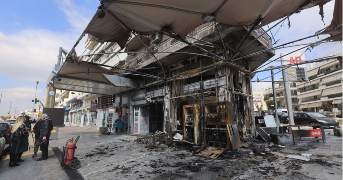 Θεσσαλονίκη: Έσπασαν τζαμαρία κομμωτηρίου και πέταξαν μέσα μολότοφ – Συνελήφθη 22χρονος - εικόνα 2