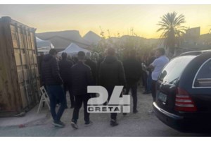 Τελευταία πράξη του δράματος στο Ηράκλειο: Θρήνος στην κηδεία του Νικήτα, στα λευκά το τελευταίο αντίο - εικόνα 9