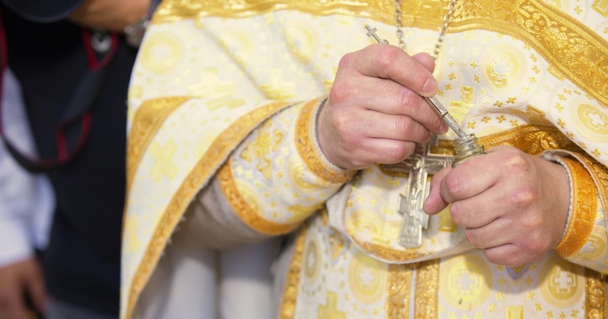 Κρήτη: 49χρονος κυνηγούσε ψάλτη με σκερπάνι - Εξύβρισε τον ιερέα και την παπαδιά γιατί του είχαν κάνει ...μάγια