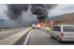 Φωτιά στο Πνευματικό κέντρο Μοσχάτου Αττικής