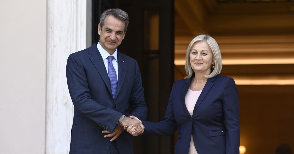 Μητσοτάκης: Συνάντηση με τον πρωθυπουργό της Ρουμανίας - Τον ευχαρίστησε για τη βοήθεια στις πυρκαγιές