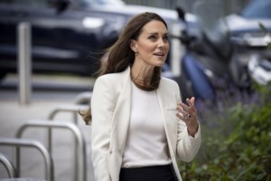 Ο Γολγοθάς της Κέιτ συνεχίζεται: Το βαρύ χειρουργείο, η μεγάλη τομή στην κοιλιά και οι ειδικοί royal γιατροί στο σπίτι - εικόνα 4