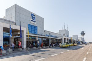 Διθύραμβοι από τη γαλλική Echos: "Το αεροδρόμιο της Αθήνας απογειώνεται στο Χρηματιστήριο"