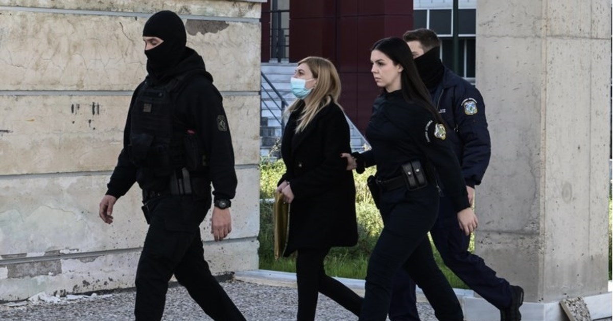 Μαυροφορεμένη η Πισπιρίγκου στη δίκη για Μαλένα και Ίριδα: Είμαι αθώα, δεν σκότωσα κανένα από τα παιδιά μου - Με λένε σκύλα