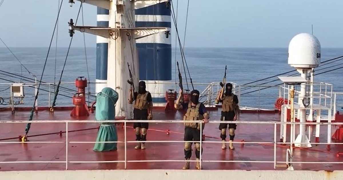 Καθηλώνει ο φρουρός που έμεινε 48 ώρες στη θάλασσα μετά την επίθεση Χούθι - Η υπόσχεση στην κόρη του που τον... έσωσε