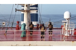 Καθηλώνει ο φρουρός που έμεινε 48 ώρες στη θάλασσα μετά την επίθεση Χούθι - Η υπόσχεση στην κόρη του που τον... έσωσε