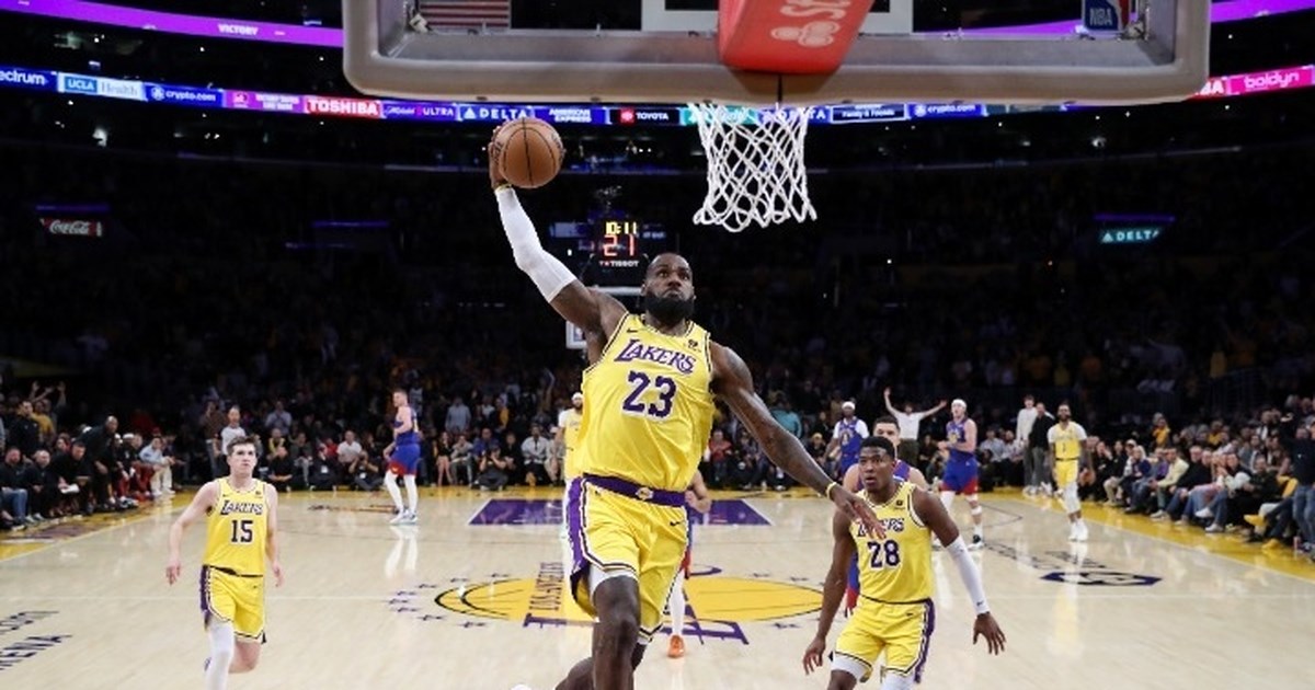 Το πρώτο δίδυμο πατέρα - γιου στο ΝΒΑ: ΛεΜπρον και Μπρόνι Τζέϊμς έγραψαν ιστορία