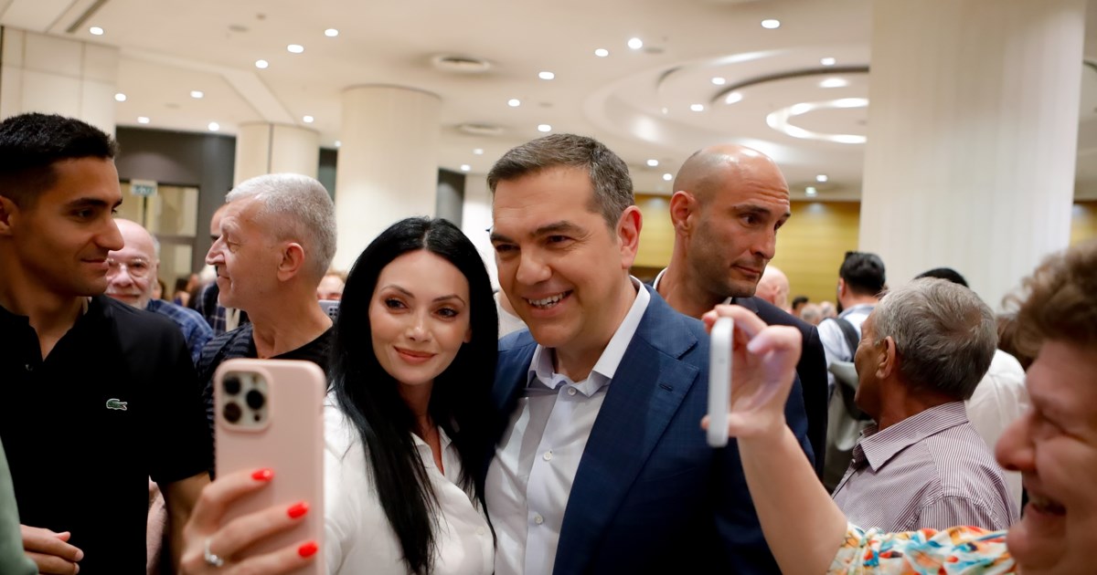 Λαφαζάνης: "Χονδροειδή ψεύδη Τσίπρα τα περί συνάντησής μου με τον Μεντβέντεφ - Πρώτη φορά λέει ψέματα;"