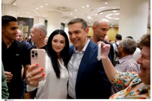 Λαφαζάνης: "Χονδροειδή ψεύδη Τσίπρα τα περί συνάντησής μου με τον Μεντβέντεφ - Πρώτη φορά λέει ψέματα;"