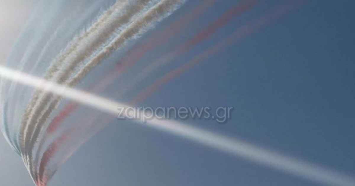 Παλαιό Φάληρο: Εντυπωσιακή αεροπορικη επίδειξη των Red Arrows στον αττικό ουρανό [εικόνες, βίντεο] - εικόνα 9