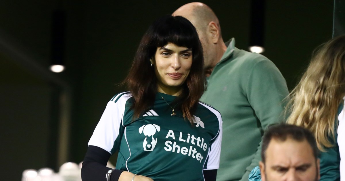 Φέρεντς Πούσκας: Η δισέγγονή του, Ανε, πόζαρε με τη φανέλα του Παναθηναϊκού [εικόνες]