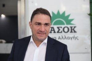 Κυβερνητικές πηγές κατά ΠΑΣΟΚ για την τροπολογία για βαρέα και ανθυγιεινά: Θυμίζουν ΣΥΡΙΖΑ των λεφτόδεντρων